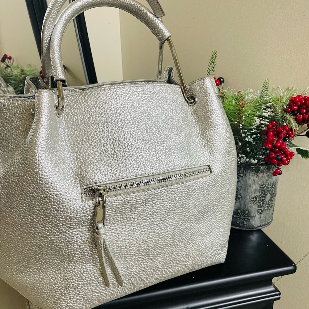 Sondra Elegant Silver Woven Handbag - Picture 3 of 5
